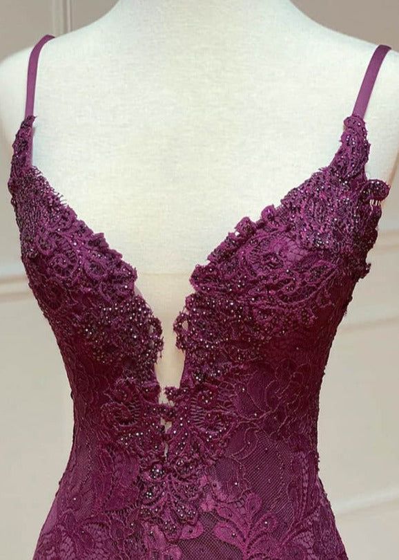 Vestido de fiesta largo con tirantes finos, encaje color uva y cuentas, vestido formal de noche con abertura.